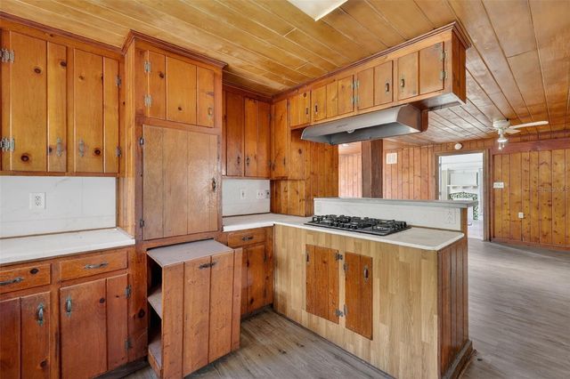527 E LEMON AVENUE, Eustis, FL 32726