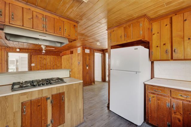 527 E LEMON AVENUE, Eustis, FL 32726