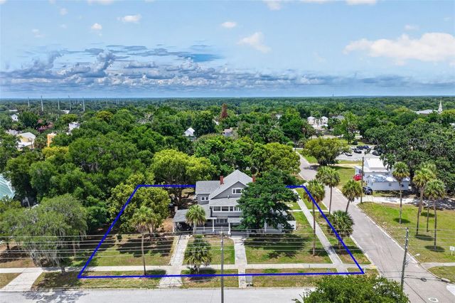 527 E LEMON AVENUE, Eustis, FL 32726