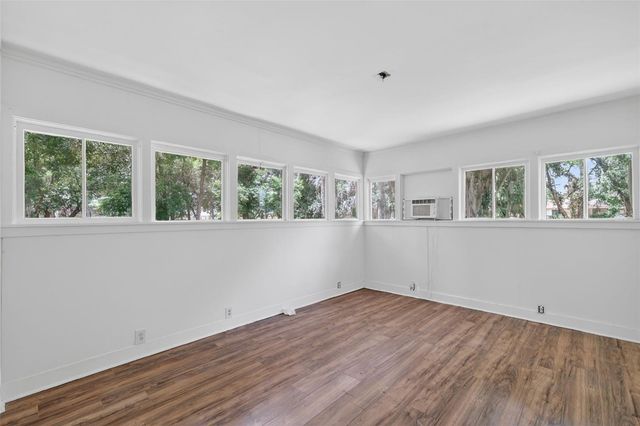 527 E LEMON AVENUE, Eustis, FL 32726