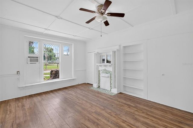 527 E LEMON AVENUE, Eustis, FL 32726