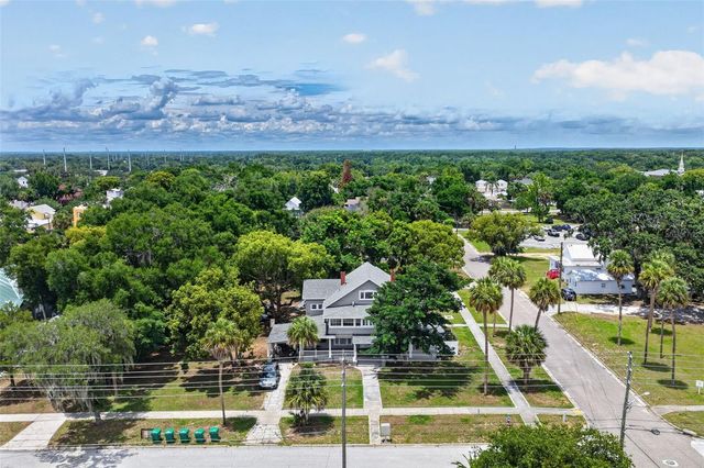 527 E LEMON AVENUE, Eustis, FL 32726