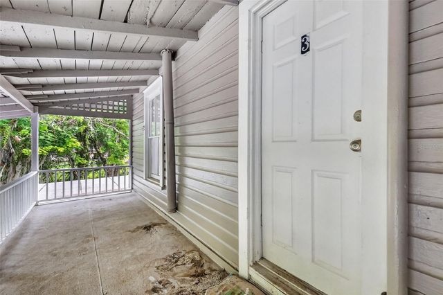 527 E LEMON AVENUE, Eustis, FL 32726