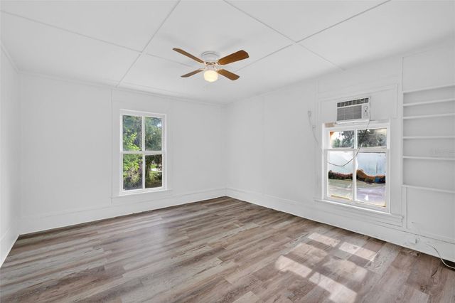 527 E LEMON AVENUE, Eustis, FL 32726