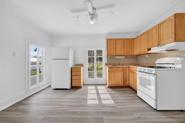 527 E LEMON AVENUE, Eustis, FL 32726