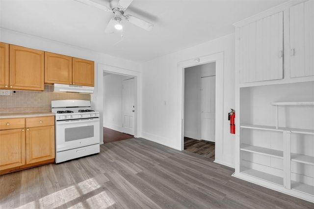 527 E LEMON AVENUE, Eustis, FL 32726