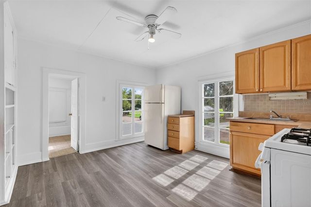 527 E LEMON AVENUE, Eustis, FL 32726