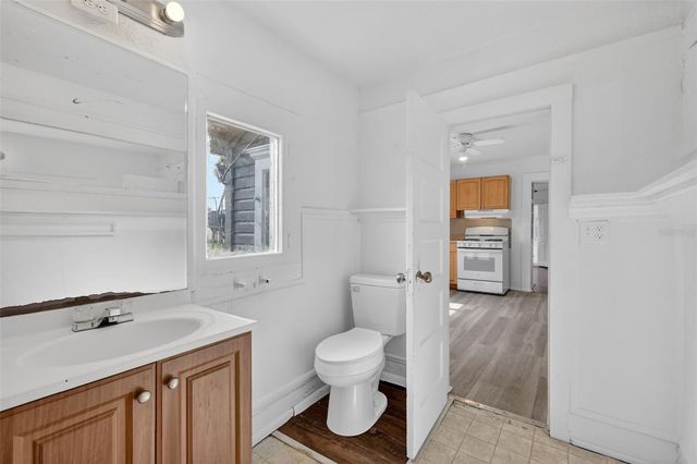 527 E LEMON AVENUE, Eustis, FL 32726