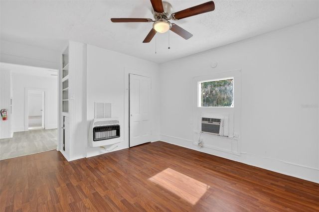 527 E LEMON AVENUE, Eustis, FL 32726