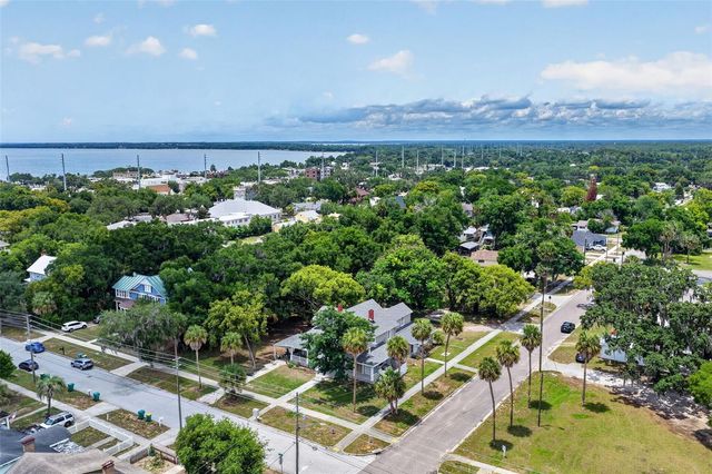 527 E LEMON AVENUE, Eustis, FL 32726