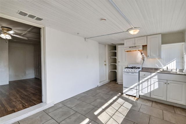 527 E LEMON AVENUE, Eustis, FL 32726