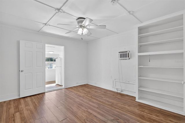 527 E LEMON AVENUE, Eustis, FL 32726