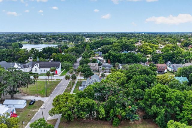 527 E LEMON AVENUE, Eustis, FL 32726