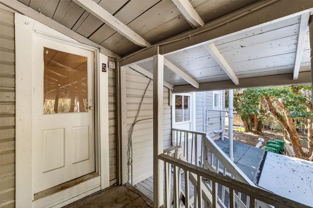 527 E LEMON AVENUE, Eustis, FL 32726