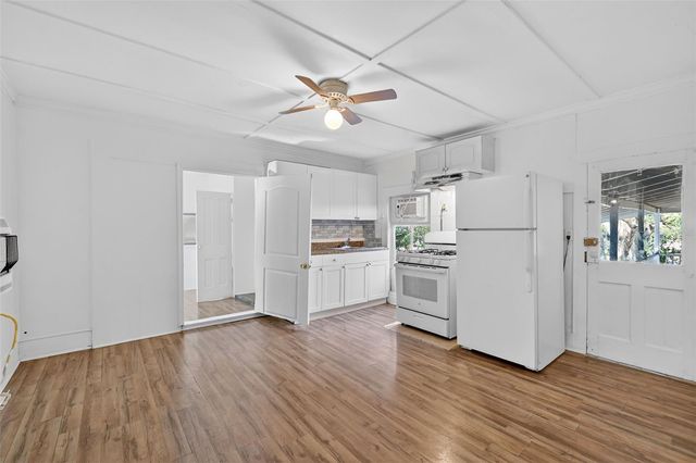 527 E LEMON AVENUE, Eustis, FL 32726