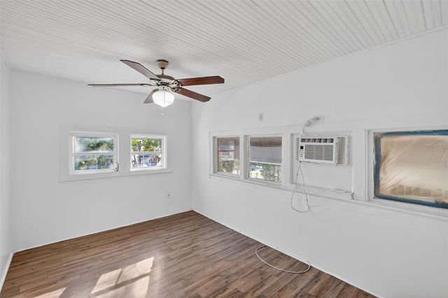 527 E LEMON AVENUE, Eustis, FL 32726