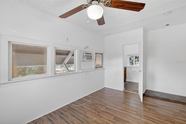 527 E LEMON AVENUE, Eustis, FL 32726