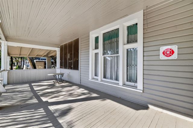 527 E LEMON AVENUE, Eustis, FL 32726