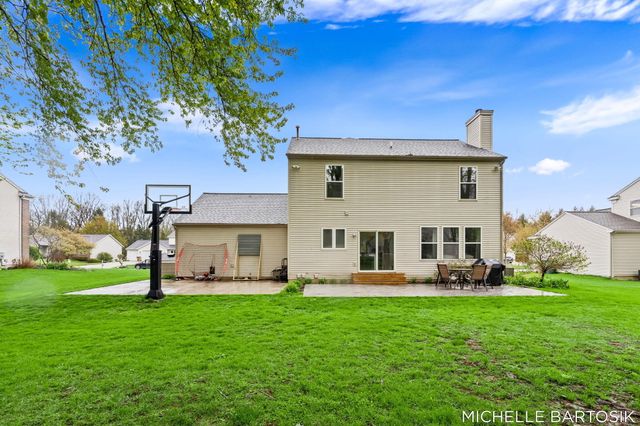 3641 Windwood Drive NE, Rockford, MI 49341