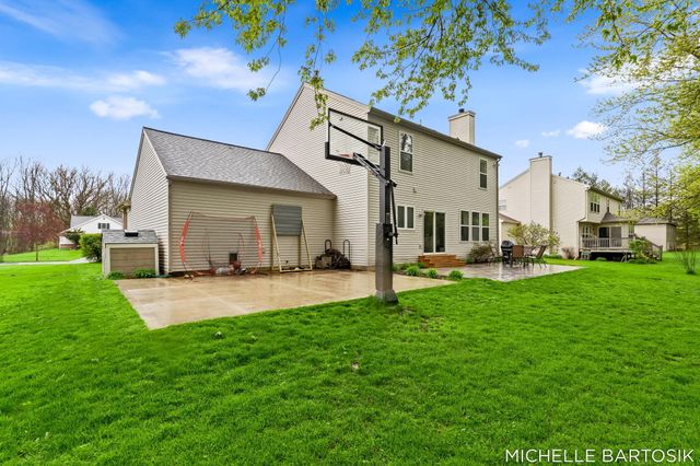 3641 Windwood Drive NE, Rockford, MI 49341