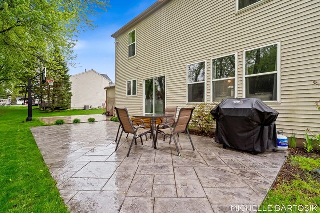 3641 Windwood Drive NE, Rockford, MI 49341
