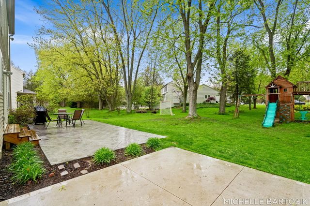 3641 Windwood Drive NE, Rockford, MI 49341