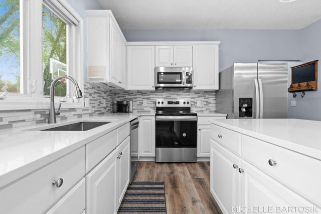 3641 Windwood Drive NE, Rockford, MI 49341