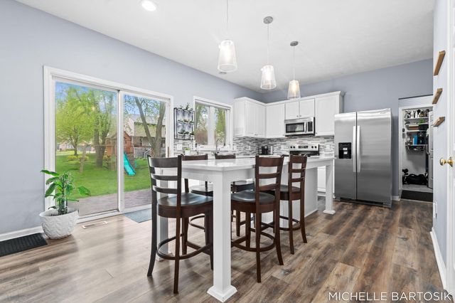 3641 Windwood Drive NE, Rockford, MI 49341