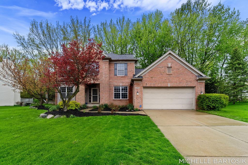 3641 Windwood Drive NE, Rockford, MI 49341