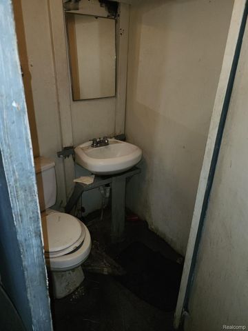 2124 E FOREST Avenue, Detroit, MI 48207