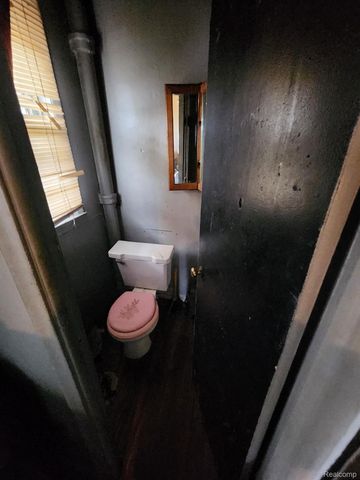 2124 E FOREST Avenue, Detroit, MI 48207