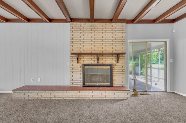 359 Meadow Ln, Oak Grove, KY 42262
