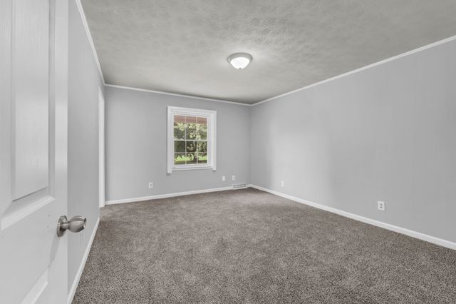359 Meadow Ln, Oak Grove, KY 42262