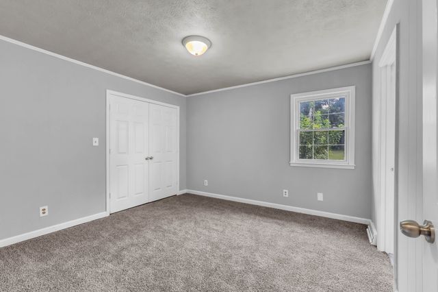 359 Meadow Ln, Oak Grove, KY 42262