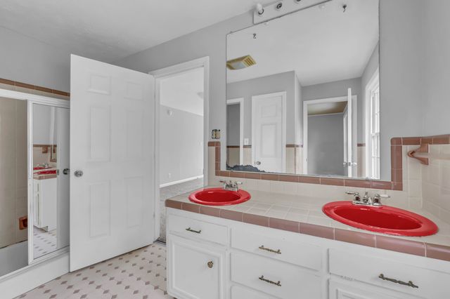359 Meadow Ln, Oak Grove, KY 42262