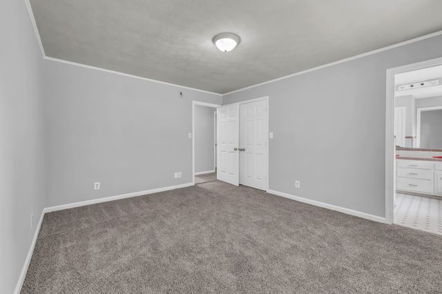 359 Meadow Ln, Oak Grove, KY 42262