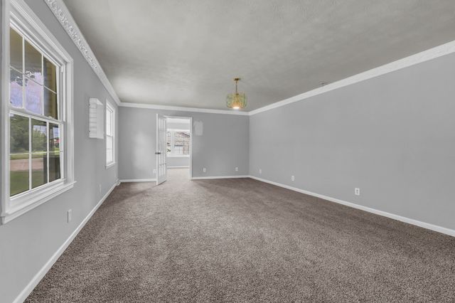 359 Meadow Ln, Oak Grove, KY 42262