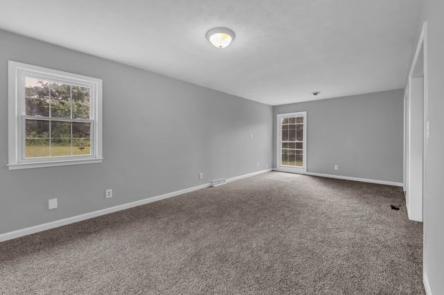 359 Meadow Ln, Oak Grove, KY 42262