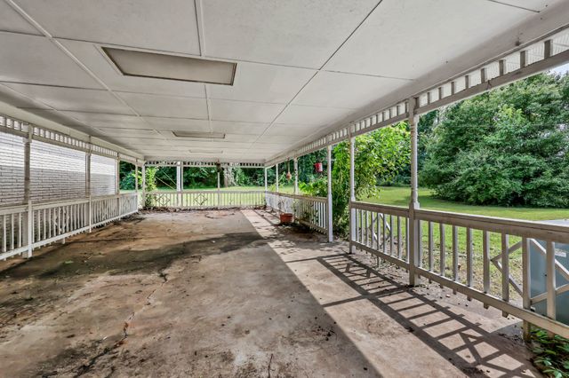 359 Meadow Ln, Oak Grove, KY 42262