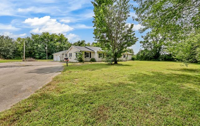 359 Meadow Ln, Oak Grove, KY 42262