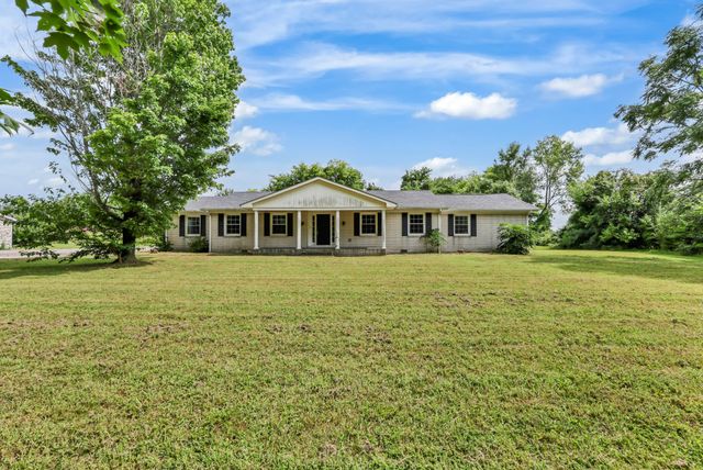 359 Meadow Ln, Oak Grove, KY 42262