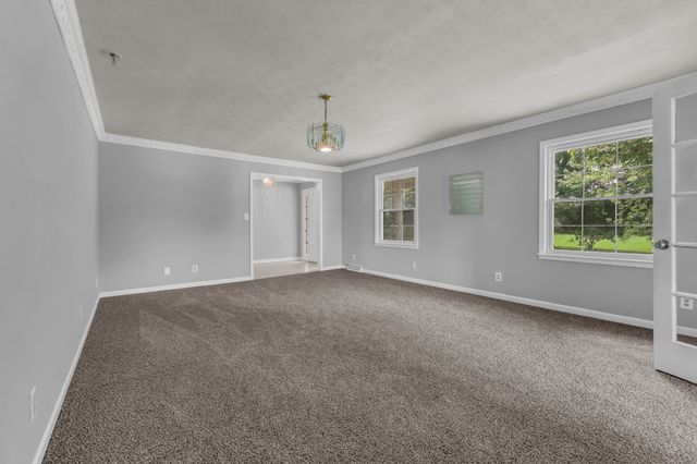 359 Meadow Ln, Oak Grove, KY 42262