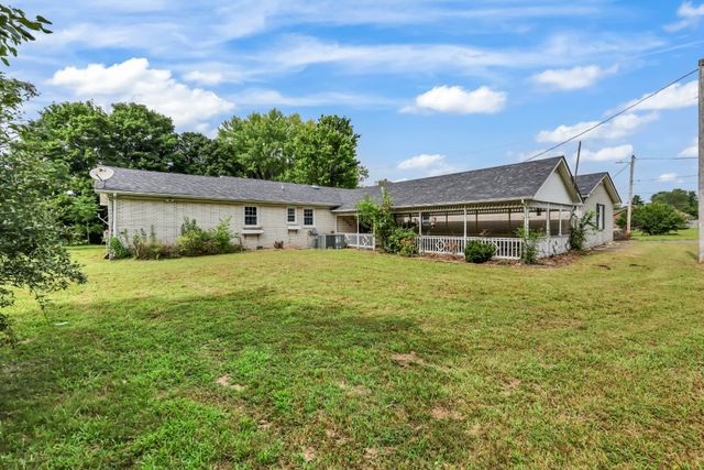 359 Meadow Ln, Oak Grove, KY 42262