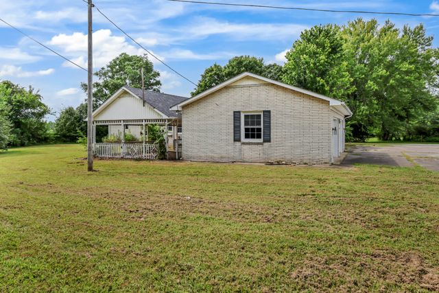 359 Meadow Ln, Oak Grove, KY 42262