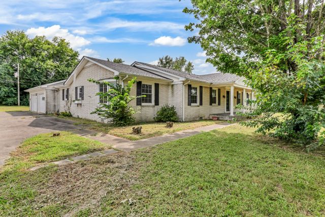 359 Meadow Ln, Oak Grove, KY 42262