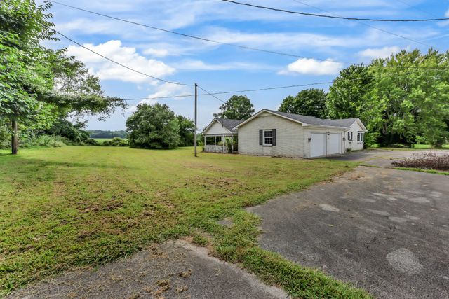 359 Meadow Ln, Oak Grove, KY 42262