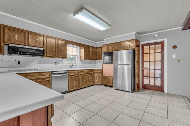 359 Meadow Ln, Oak Grove, KY 42262