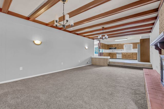 359 Meadow Ln, Oak Grove, KY 42262