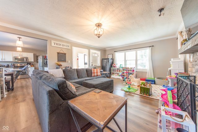 902 18th Street, Columbus, IN 47201