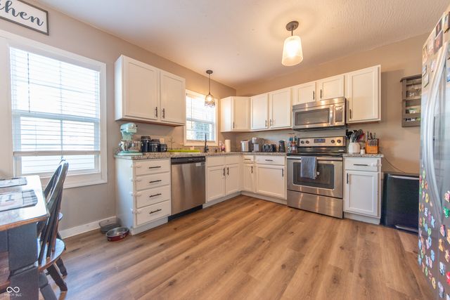 902 18th Street, Columbus, IN 47201